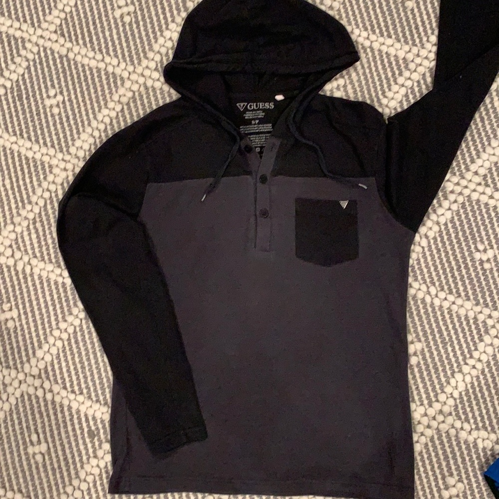 Boy’s guess hoodie shirt⭐️⭐️⭐️